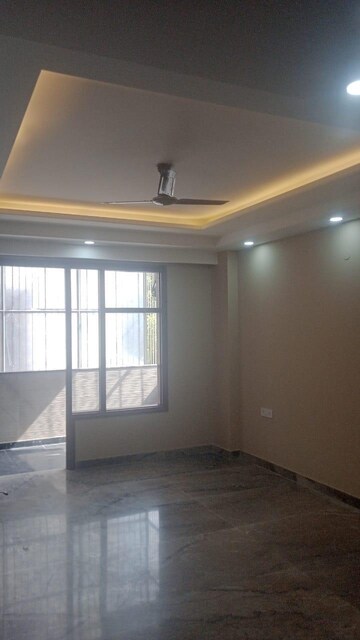 Room in 3 BHK Builder Floor at Sector 43 – for Rent