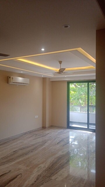 Room in 3 BHK Builder Floor at Sector 43 – for Rent