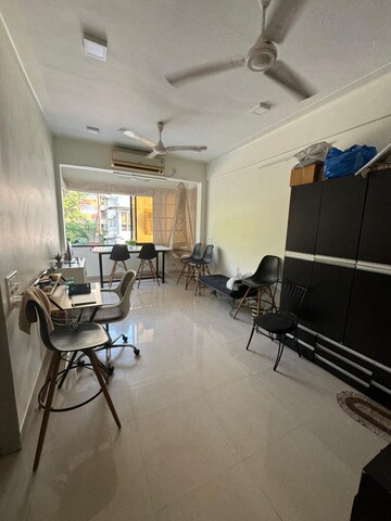 1 BHK Apartment For Rent in Hari Niketan, Khar West