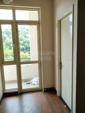 Room in 2 BHK Apartment at Wave Executive Floors, Wave City – for Rent