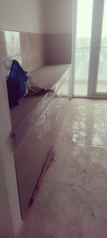 Room in 3 BHK Apartment at Shiv Sai Ozone Park, Sector 86 – for Rent