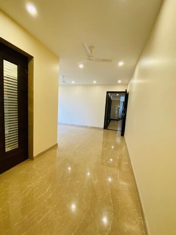 Room in 2 BHK Apartment at Bandra West – for Rent