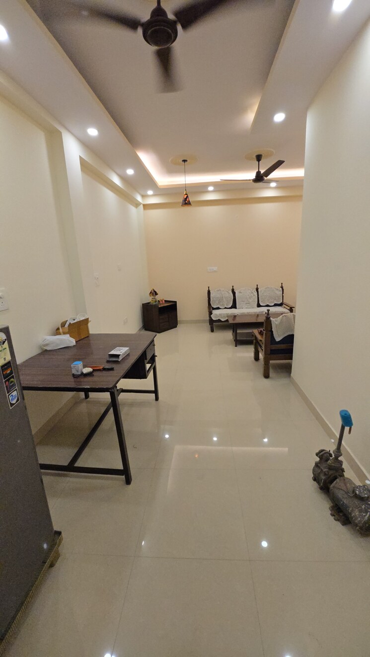 Living Room, dayanand colony 2 Bedroom 900 Sq.Ft. Apartment In Dayanand Colony Delhi 9040614