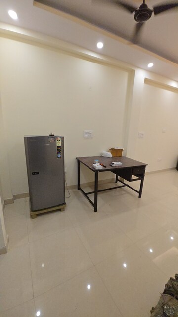 Furnished Amenities in 2 BHK Apartment at Dayanand Colony – for Rent