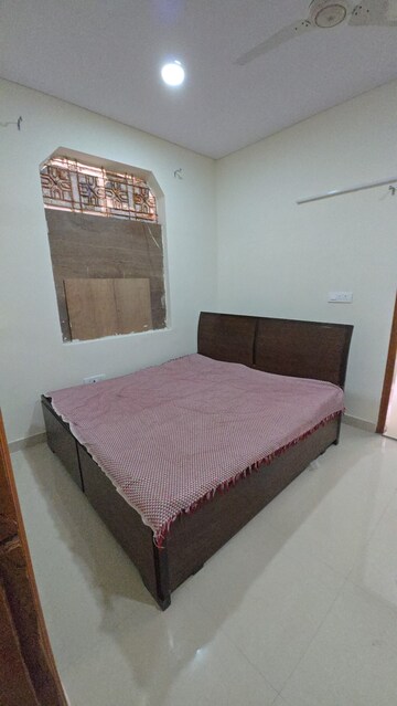 Room in 2 BHK Apartment at Dayanand Colony – for Rent
