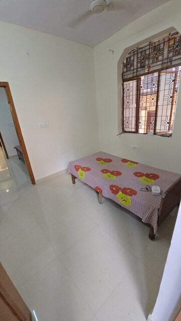 Room in 2 BHK Apartment at Dayanand Colony – for Rent