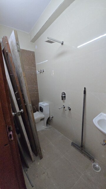 Bathroom in 2 BHK Apartment at Dayanand Colony – for Rent