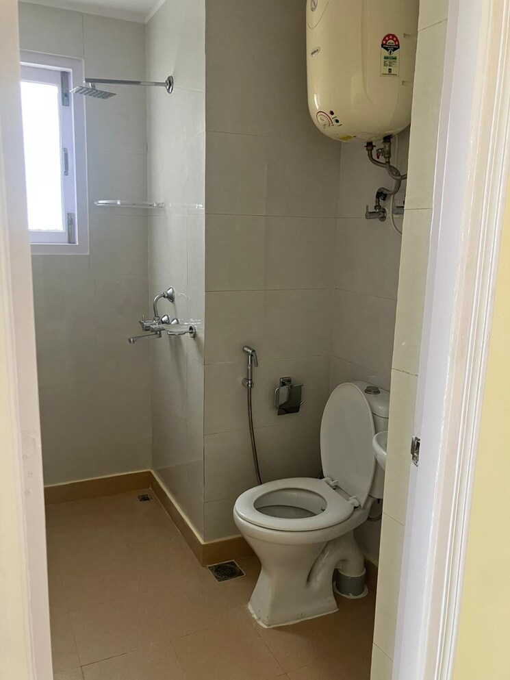 Bathroom, shiv-sai-ozone-park 3 Bedroom 1261 Sq.Ft. Apartment In Sector 86 Faridabad 9040631