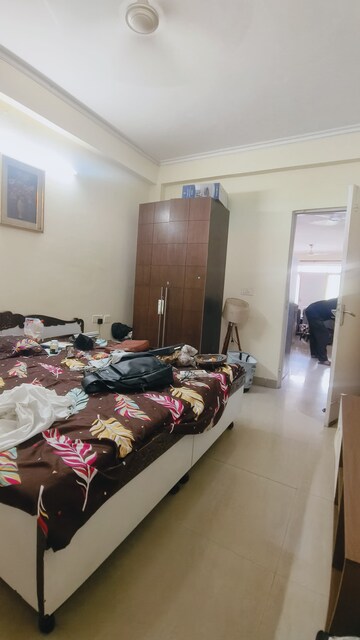 Bedroom in 3 BHK Apartment at JMD Gardens, Sector 33 – for Rent