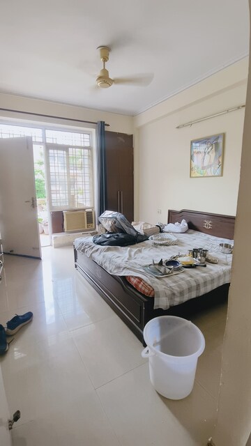 Bedroom in 3 BHK Apartment at JMD Gardens, Sector 33 – for Rent