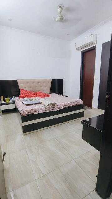 Bedroom in 3 BHK Apartment at JMD Gardens, Sector 33 – for Rent