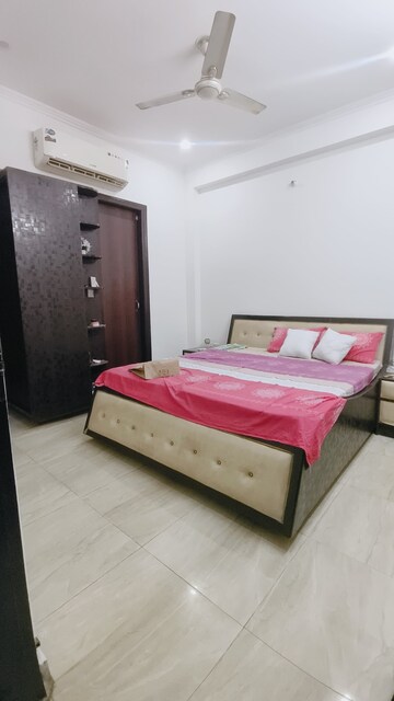 Bedroom in 3 BHK Apartment at JMD Gardens, Sector 33 – for Rent