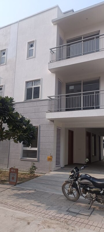 4 BHK Villa – Exterior View View at Godrej Golf Link Villas, Sector 27 Yamuna Expressway - for Rent