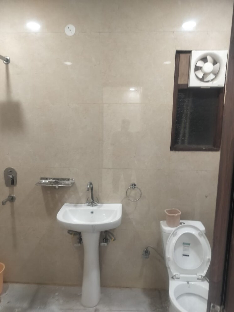Bathroom, fidato-honour-homes 3 Bedroom 138 Sq.Yd. Builder Floor In Sector 89 Faridabad 9040670