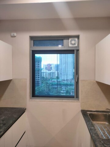 Room in 3 BHK Apartment at Oberoi Eternia, Mulund West – for Rent