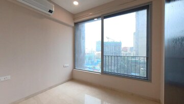 Room in 3 BHK Apartment at Oberoi Eternia, Mulund West – for Rent