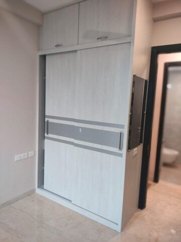 Room in 3 BHK Apartment at Oberoi Eternia, Mulund West – for Rent