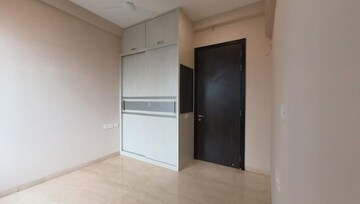 Room in 3 BHK Apartment at Oberoi Eternia, Mulund West – for Rent