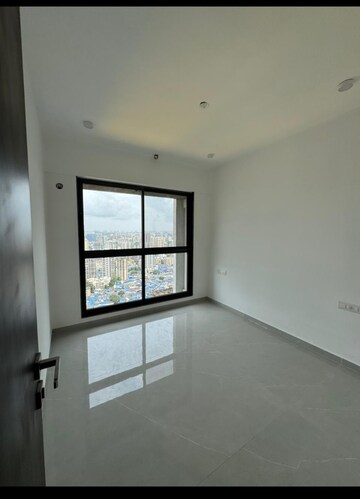 Room in 2 BHK Apartment at Dev Leo Tower, Oshiwara – for Rent