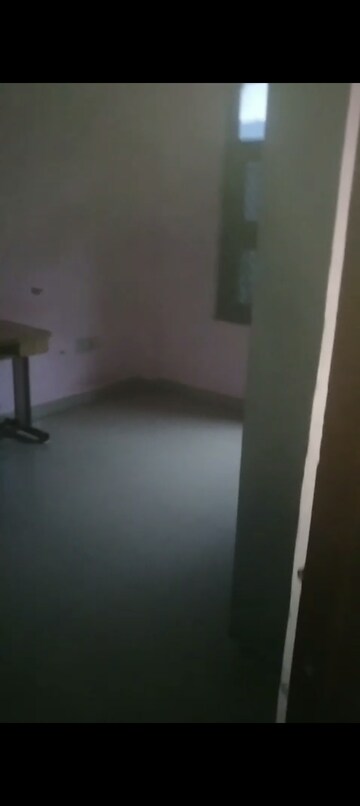 Furnished Amenities in 1.5 BHK Builder Floor at Beta I Greater Noida – for Rent