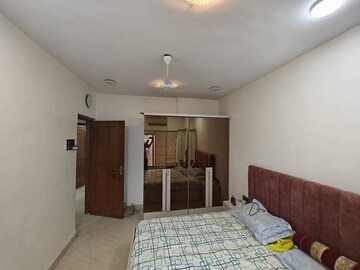 Bedroom in 2 BHK Apartment at Bandra West – for Rent