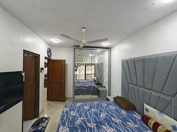 Bedroom in 2 BHK Apartment at Bandra West – for Rent