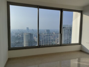 Room in 3 BHK Apartment at Oberoi Realty Esquire, Goregaon East – for Rent