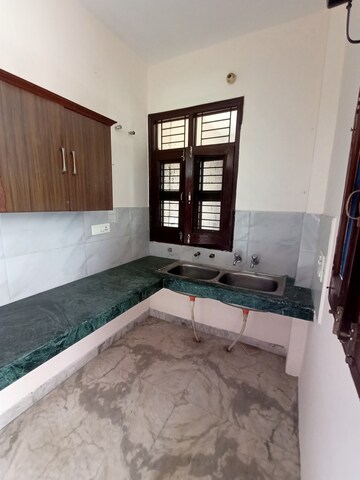 Room in 1 BHK Independent House at Sector 21 – for Rent