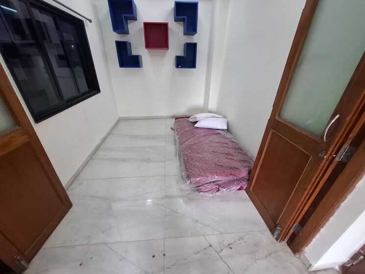 Room, bandra west 1.5 Bedroom 550 Sq.Ft. Apartment In Bandra West Mumbai 9040890