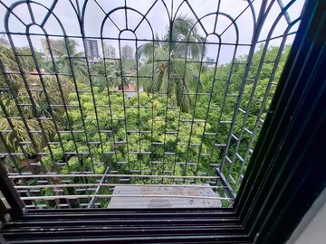 Balcony in 1.5 BHK Apartment at Bandra West – for Rent