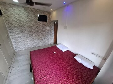 Bedroom in 1.5 BHK Apartment at Bandra West – for Rent