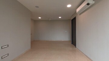 Room in 3 BHK Apartment at Oberoi Eternia, Mulund West – for Rent