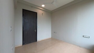 Room in 3 BHK Apartment at Oberoi Eternia, Mulund West – for Rent