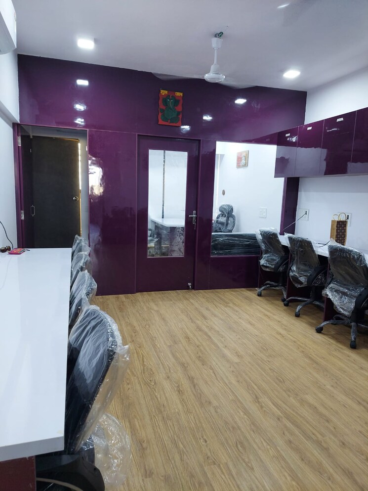  Parking, ashram road Commercial Office Space 588 Sq.Ft. In Ashram Road Ahmedabad 9040912