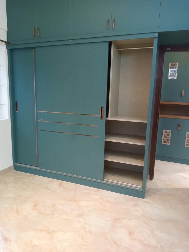 Room, richmond town 3 Bedroom 1500 Sq.Ft. Builder Floor In Richmond Town Bangalore 9040960