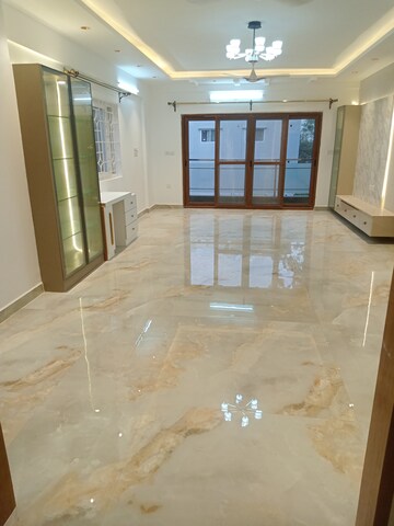 Room in 3 BHK Builder Floor at Richmond Town – for Rent