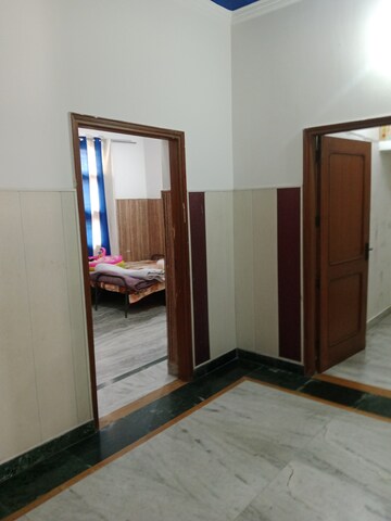 Room in 2.5 BHK Builder Floor at Sector 6 – for Rent