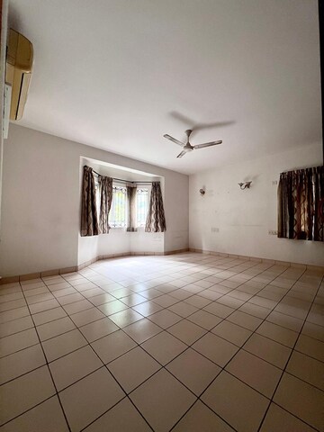 Room in 3 BHK Apartment at Mg Road – for Rent
