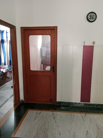 Room in 2.5 BHK Builder Floor at Sector 6 – for Rent