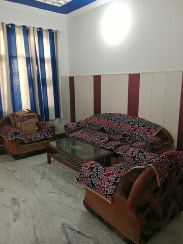 Living Room in 2.5 BHK Builder Floor at Sector 6 – for Rent