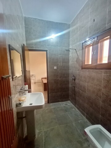 Bathroom in 1 BHK Independent House at Sector 15 – for Rent
