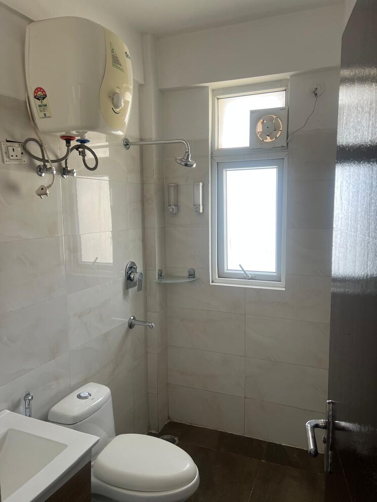Bathroom, tulip-violet 4 Bedroom 2010 Sq.Ft. Apartment In Sector 69 Gurgaon 9041022
