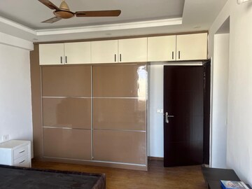 Room in 4 BHK Apartment at Tulip Violet, Sector 69 – for Rent