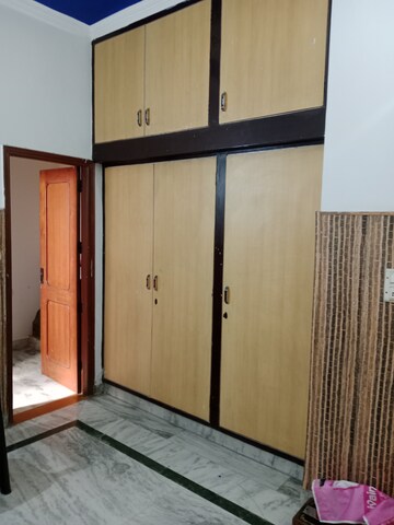 Room in 2.5 BHK Builder Floor at Sector 6 – for Rent