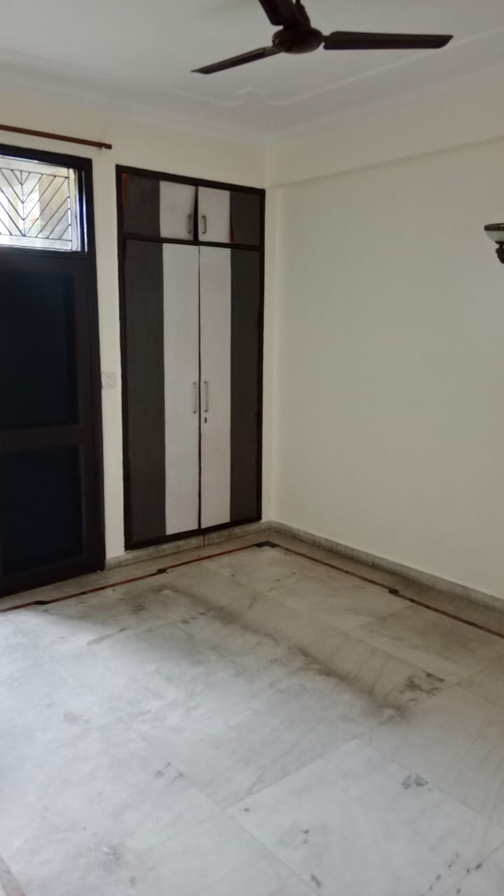 3 BHK + Pooja Room Apartment For Sale in Cghs Society Sector 7 Dwa