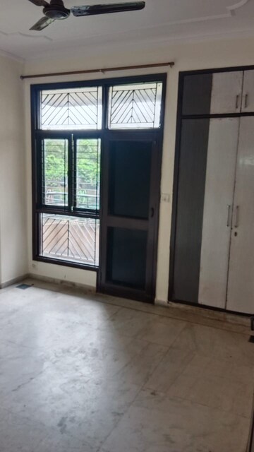 Room in 3 BHK Apartment at Sector 7 Dwarka – for Sale