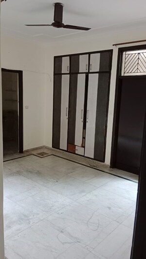 Room in 3 BHK Apartment at Sector 7 Dwarka – for Sale