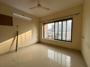 Room in 3 BHK Apartment at Renaissance Tower, Andheri West – for Rent