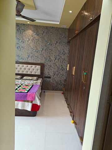 Room in 2 BHK Apartment at Sanpada – for Sale