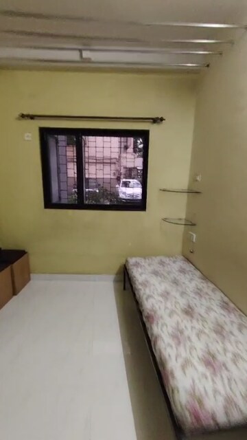 Room in 1.5 BHK Apartment at Viman Darshan CHS, Andheri East – for Rent